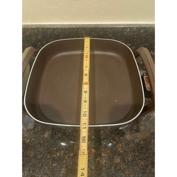 VINTAGE WEST BEND Electric SKILLET - Picture 5 of 7